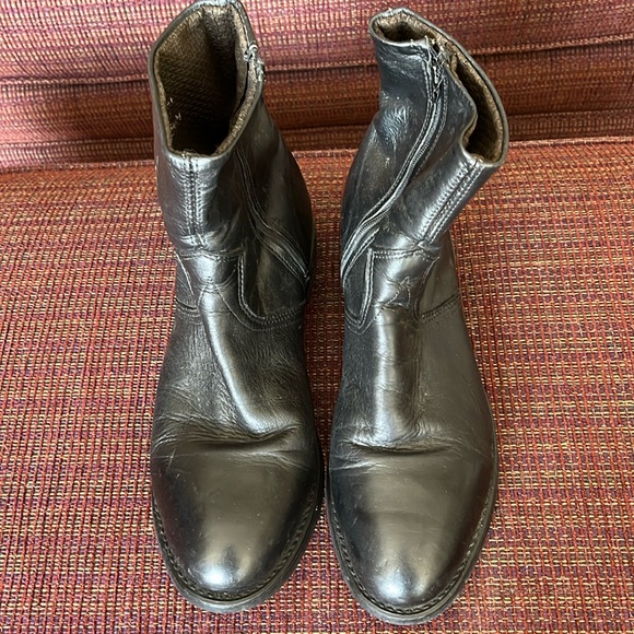 Other - Men’s boot, zip up side, size 9 1/2, oil resistant!